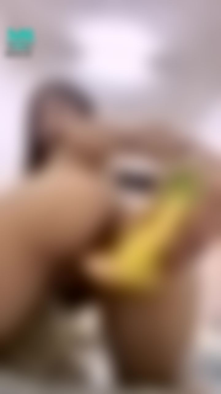 l******i : 後入式視角😈露臉慰慰淫叫一起來💦抓著你的肉棒插吧😘很濕很濕喔