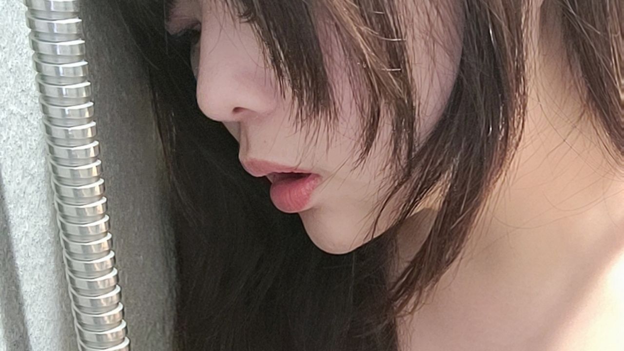 c*******i : 自慰無法滿足，只好找鄰居哥哥操壞小穴