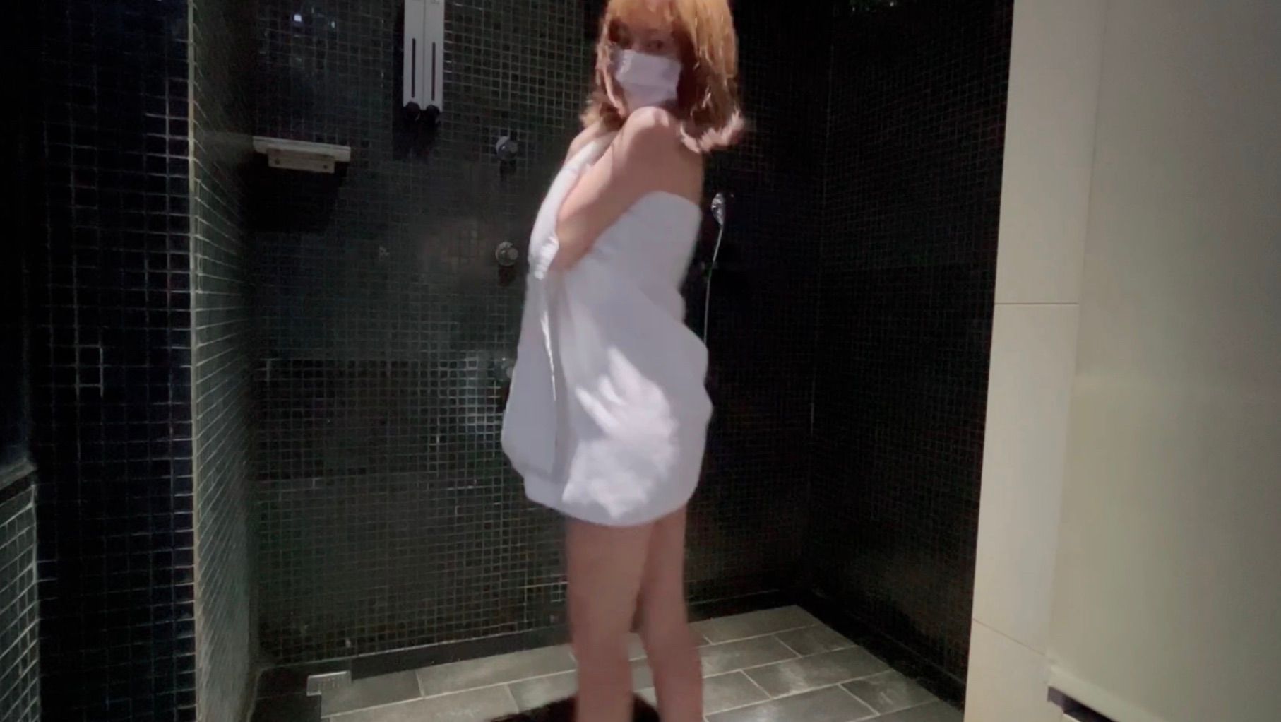 sexyemily : 閨蜜家的浴室🛀露出 全裸