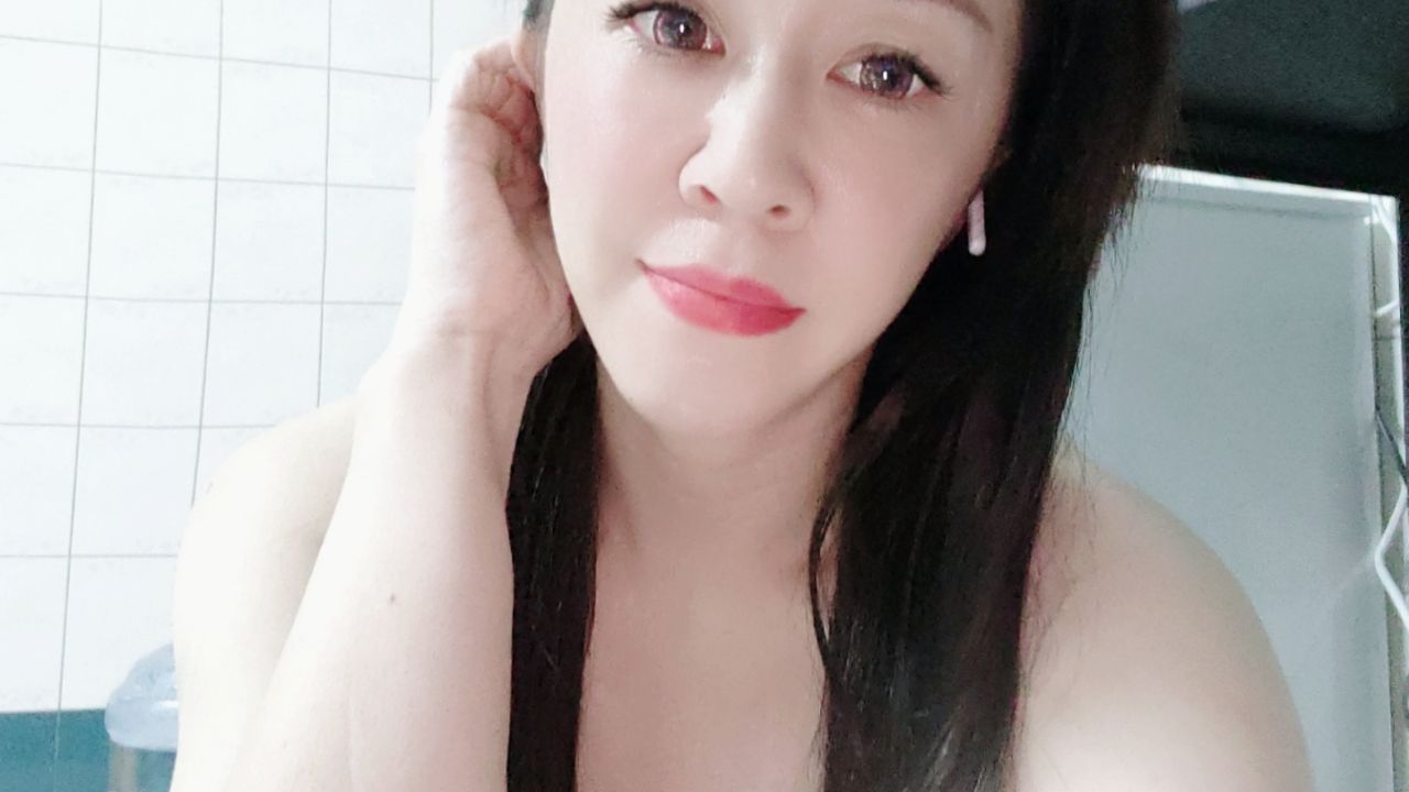 cocoyk : 不一樣的衣服有不一樣的感受也有不一樣的快感喔！ 小妖都很認真的在準備服裝還有打扮大家要期待唷！