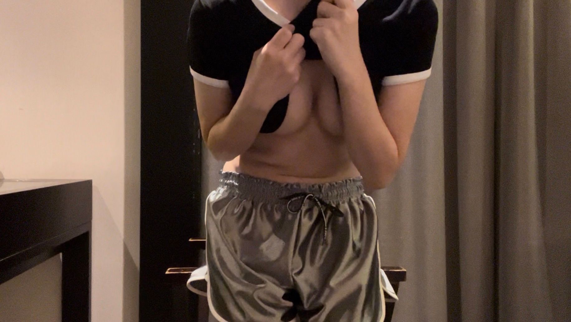 sexyemily : 想成為專業舞者，就要先開展筋骨🌸