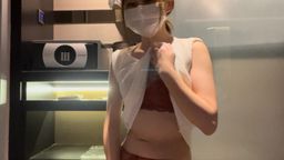sexyemily : 打掃到一半,居然打掃出一根好大的按摩棒,又害我認不出想玩弄自己一下💕