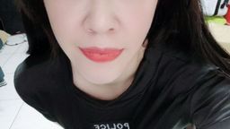 cocoyk : 有點小件的警察服 小妖的胸部完全包不住 哥哥們有那麼漂亮的警察嗎?哈哈哈哈哈