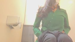 annatasya : If you horrny in office .
#office #formal #fuckme #pussywet #squirt #toilet