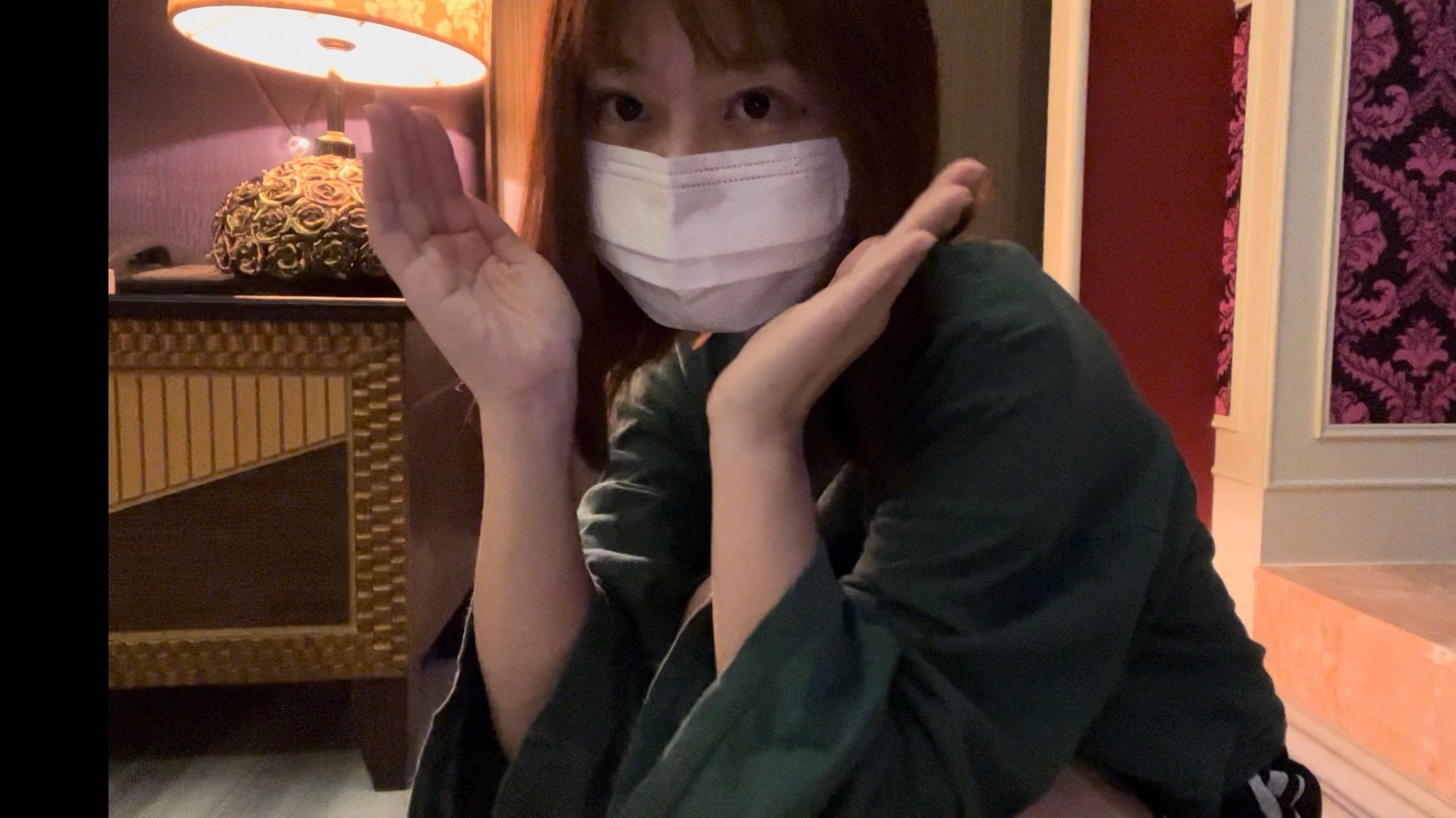 sexyemily : 第一次在媽咪的房間裡壞壞💕