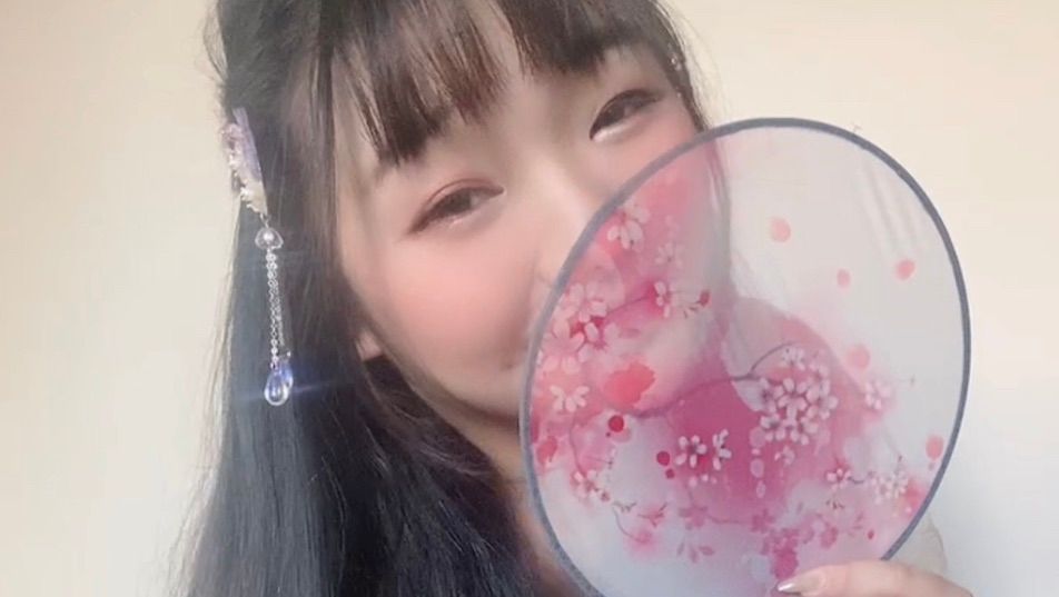  : 天宮下凡了一位小仙女🤪搔首弄姿的模樣真淫蕩呢！快來看看！