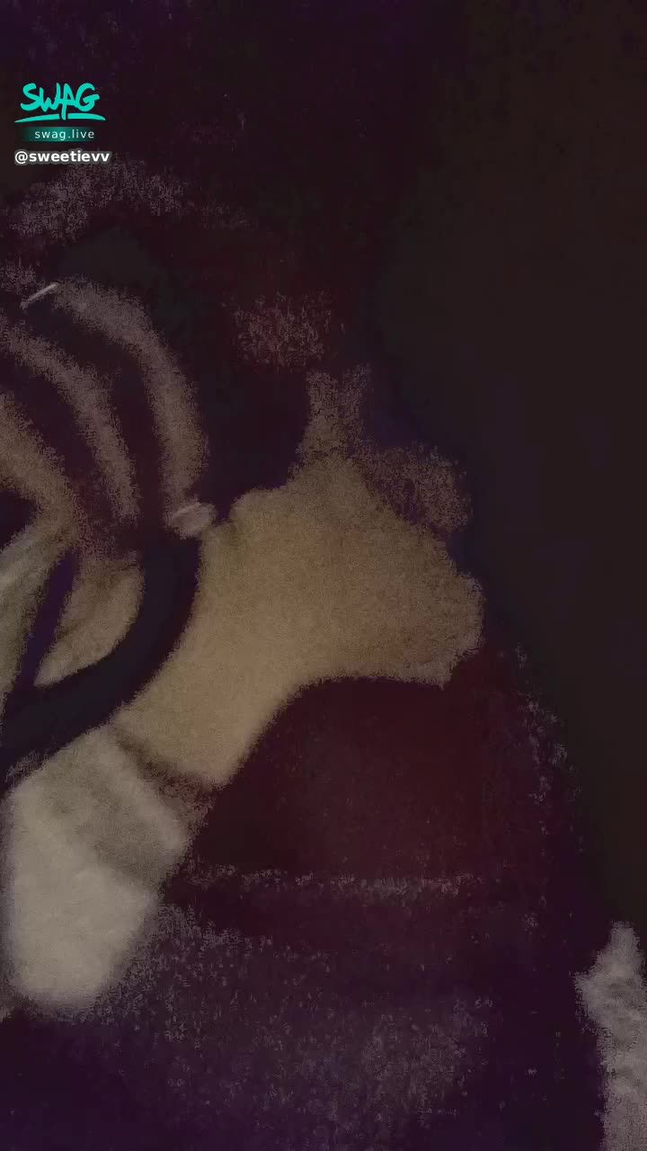 sweetievv : 暗暗的很刺激 哥哥點進來嗎😳