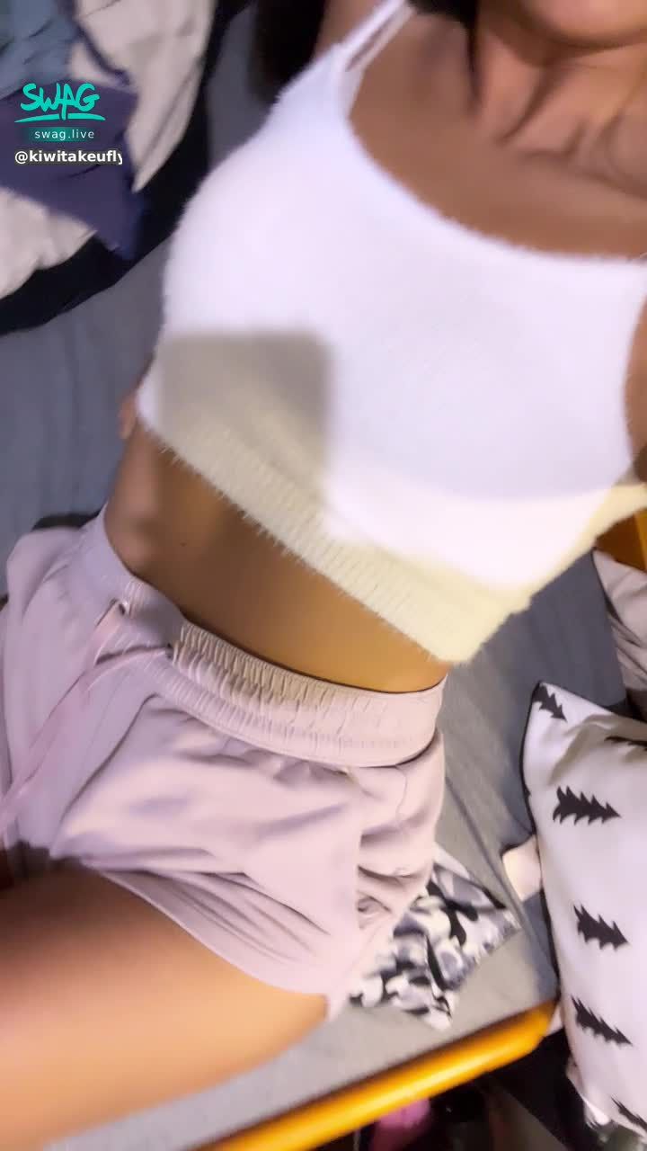 kiwitakeufly : 是不是很久沒上播了🙈