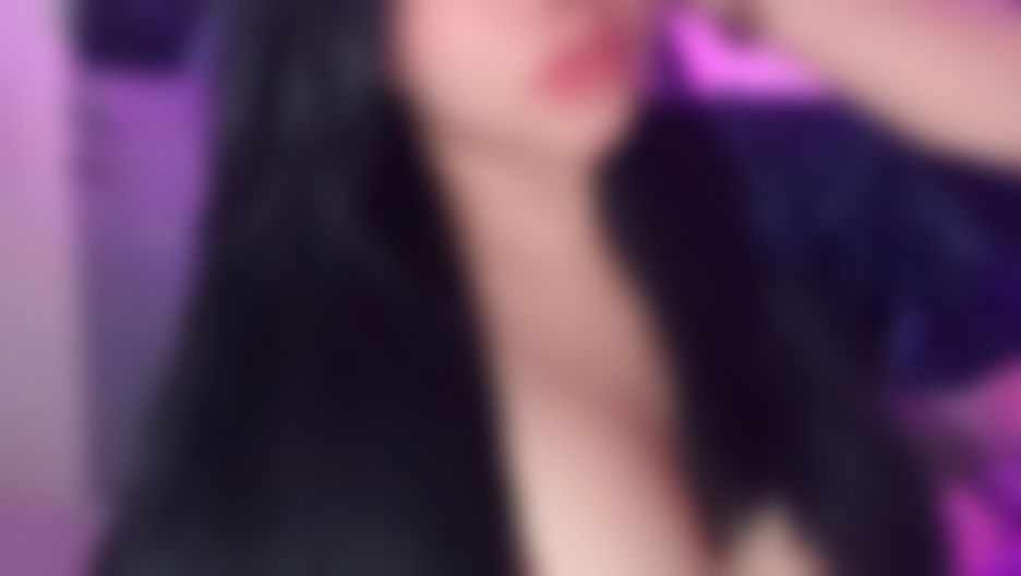 yummybaby : just woke up plz come see me in livestream