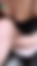 f************l : 趴著幫你吹呀😚 想要你射出滿滿的白白潤滑液❤️❤️
