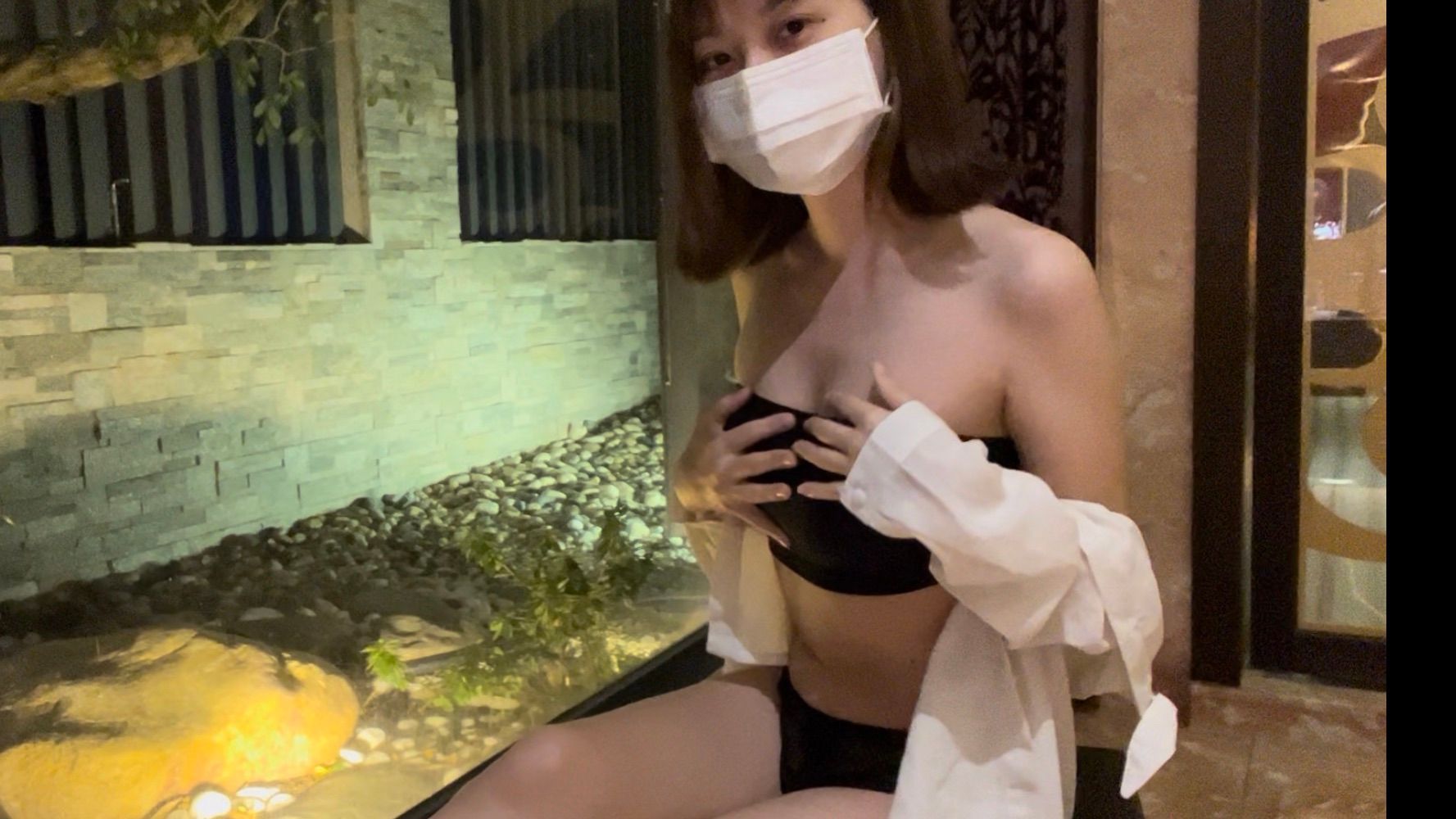 sexyemily : 景色還不錯，悠閒的午後，讓我想舒服一番，於是就慰慰了起來🤤