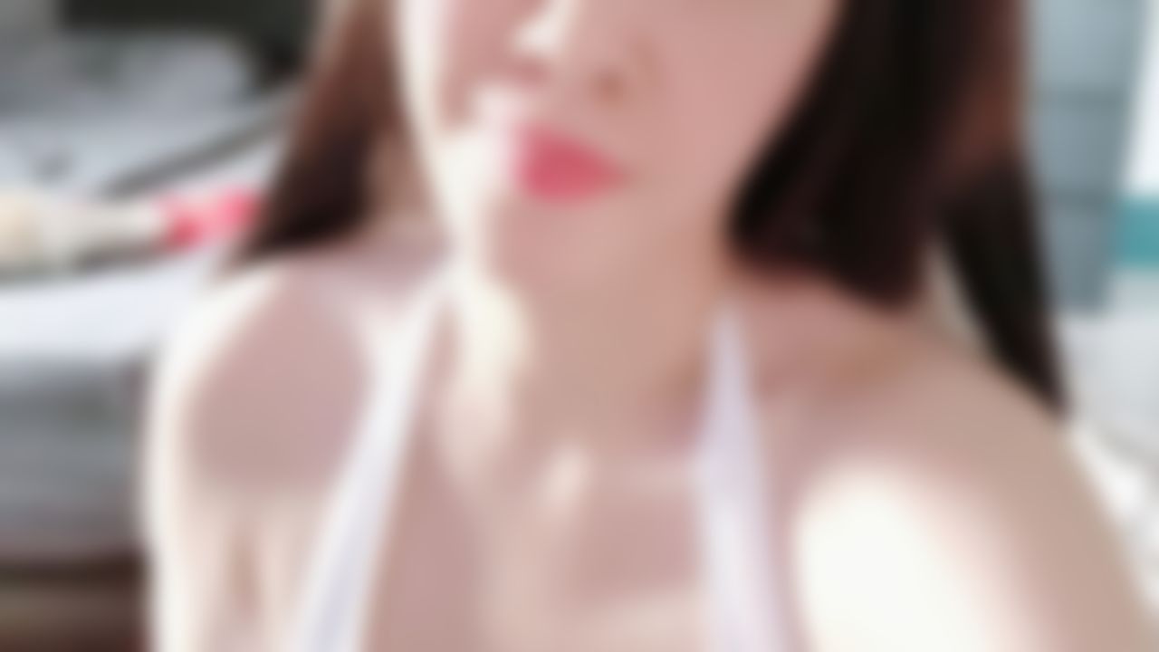  : 白色連身泳裝