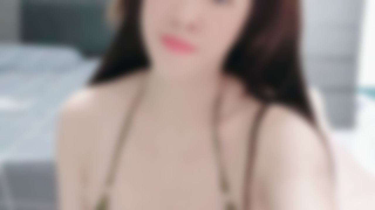  : 前拉鏈PU皮革吊帶緊身套裝