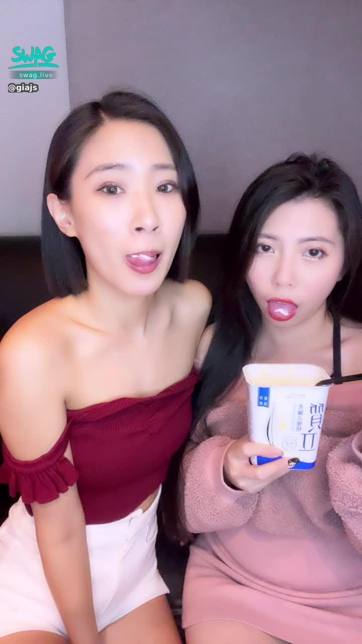 giajs : 舌頭餵餵食優格😳😳喇舌😈😈