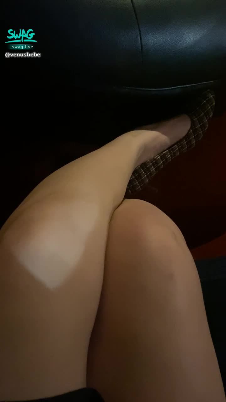 venusbebe : 差點讓人看見我坐在一旁忍不住想要….🤤😝
要是在街上有「感」而發…會不會很淫蕩啊?🤭
哥哥想不想看看我有多濕呀～～～

⚠️解鎖+回覆這個動態讓您看看我那欠幹的淫穴🤭


🙌🏻首句文字訊息✉️解鎖新粉禮喔🙈
💁🏻‍♀️幫我解鎖限時動態送您特定🧧福利✨
💁🏻‍♀️幫我解鎖全部影片送您未公開精華片段