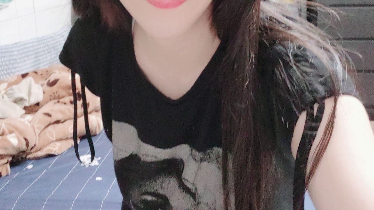 cocoyk : 今天依然是休閒的我 哥哥弟弟們一定發現小妖胖了不少 給小妖兩個月 我還你當初大奶小妖兒 謝謝