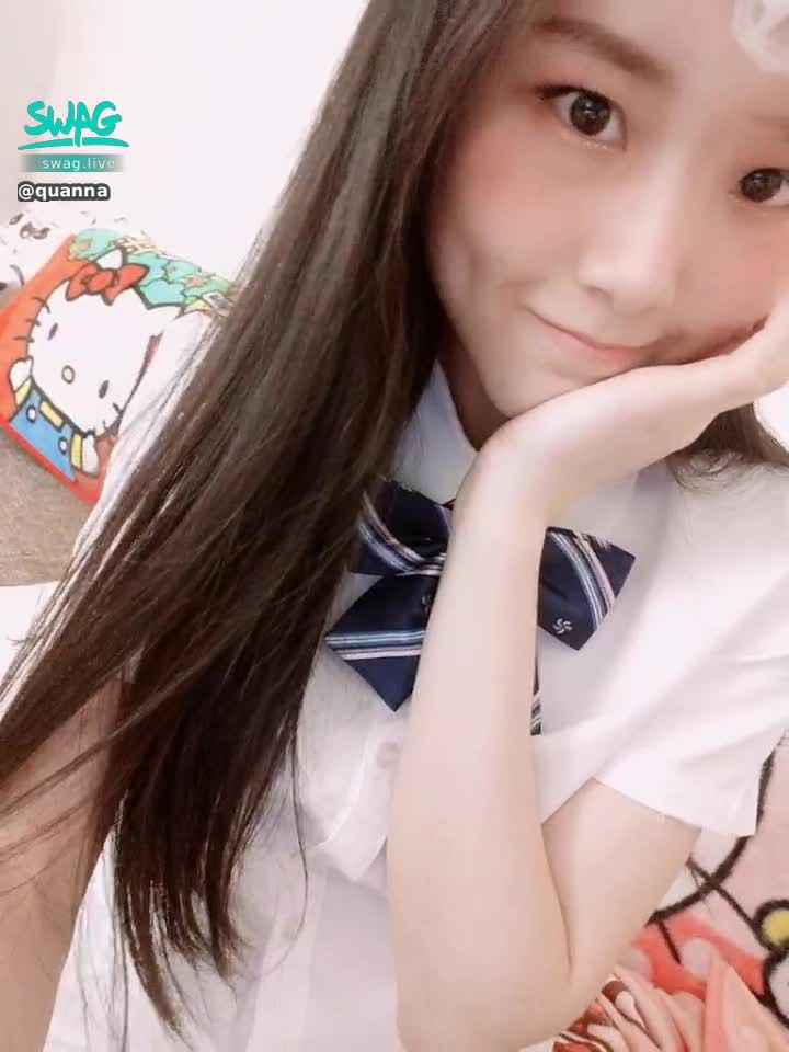 quanna : 在學校讓學長們回頭率100%的學妹💕💕💕