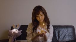 feifeibebe : 現役女大生菲菲是舔舐與吸吮的天才,在生日這天,她收到一份生日驚喜:男同學的實體肉棒!打開禮物盒之後,菲菲露出滿意的笑臉,「這是我的禮物,我想幹嘛就幹嘛對嗎?」接下來的慶生流程,就是無止盡的口交與變換場合的性愛,激烈的活塞運動過後,把濃厚的精液都釋放在壽星的肚子上!
#無碼 #美少女 #白虎