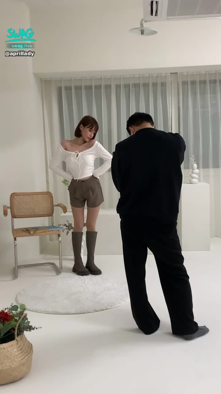 aprillady : 過年給各位看一下認真工作的我🥰