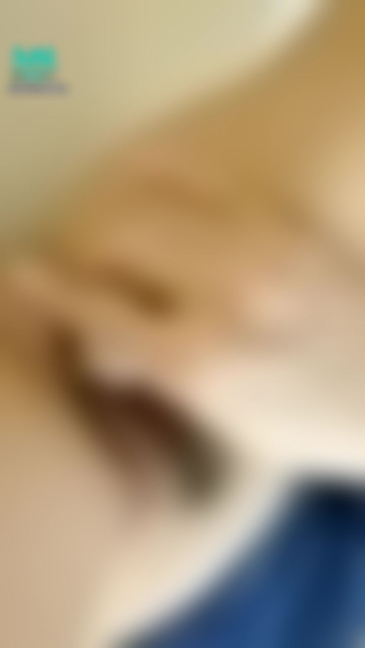 kikilinbabe : 拔出縮陰棒特寫+站立開腿舉高小穴抹保養品