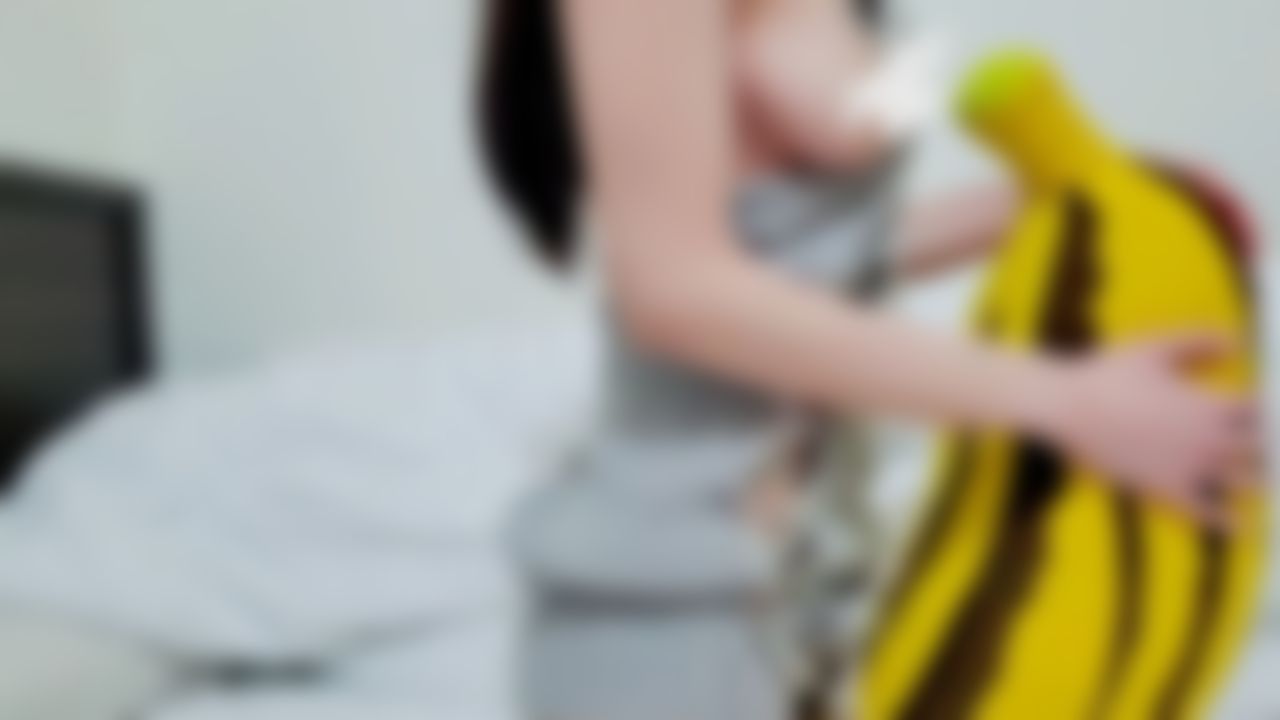 mollyflower : 女上位露點🔞天冷只好穿著性感毛衣…希望透過自慰溫暖一下身體了🔥