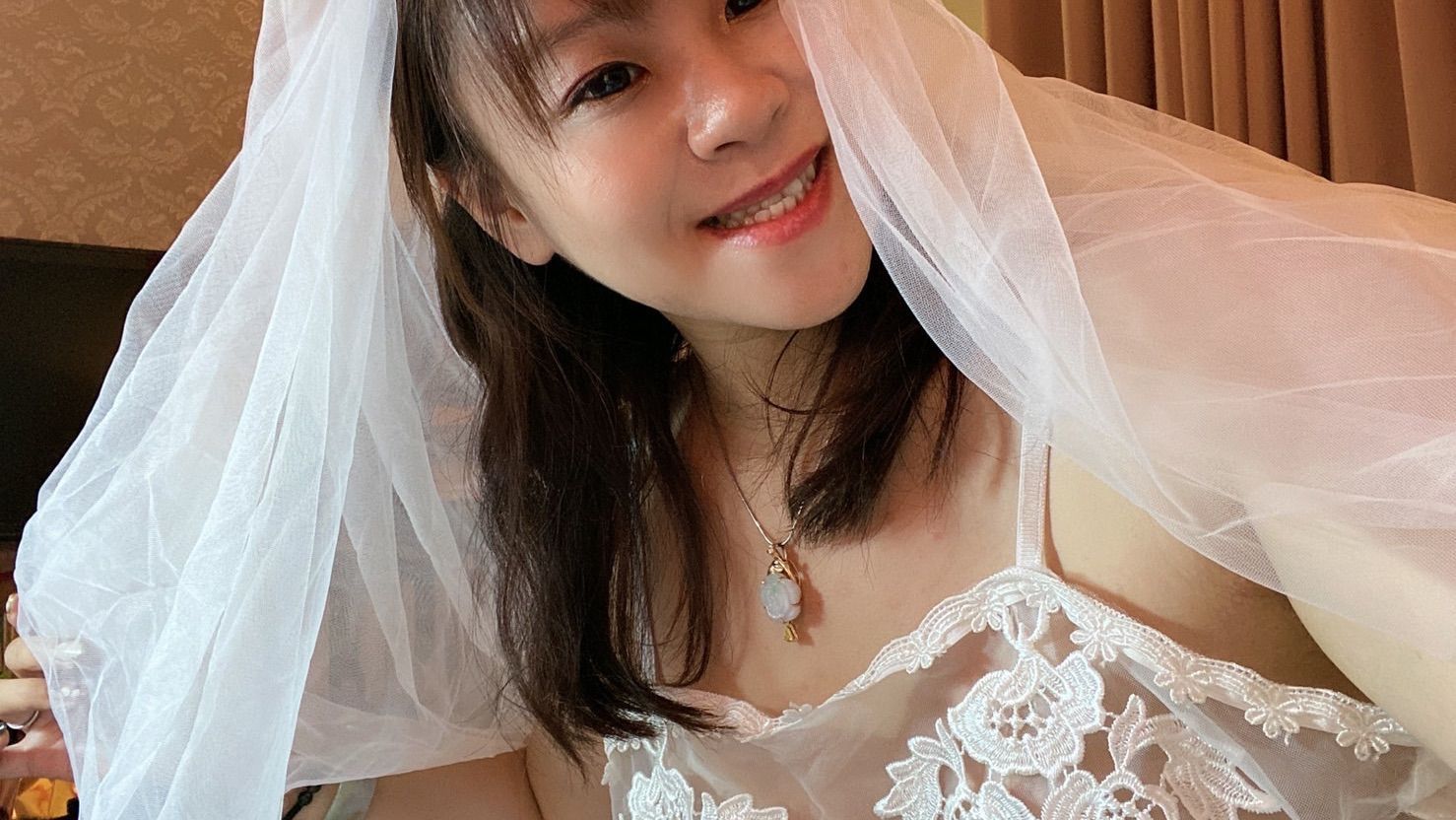 helenesexbaby : SWAG騎人節對哥哥們展現屁穴的玩弄，希望淫蕩的屁穴會有哥哥喜歡，把小狐狸娶回家唷💋💋