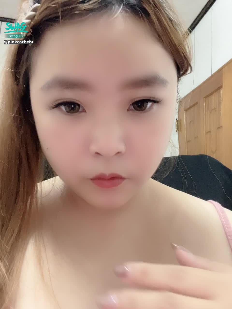p*********e : 天啊～暈暈跑出來了
沒看過這麼大的奶子😍