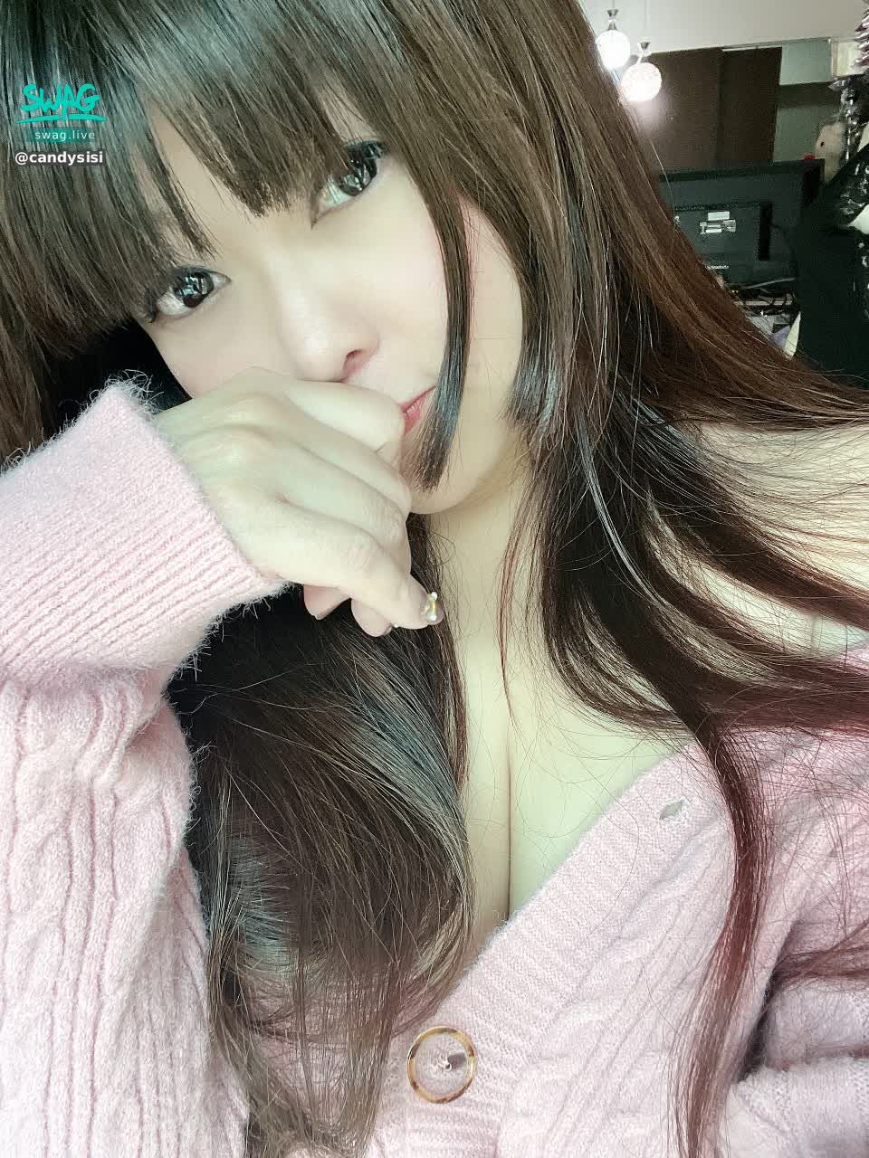  : Happy Valentine's Day! To all my brothers who love me!
Xixi will be live tonight! Get ready to spend Valentine's Day with your brother!
Is brother ready to give Xixi a gift?

♥️ See you live tonight! (Dear)