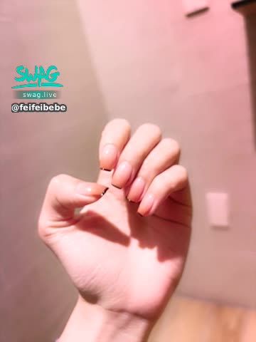 feifeibebe : 午安菲寶們❤️ 今天的新指甲～ 還喜歡嗎？