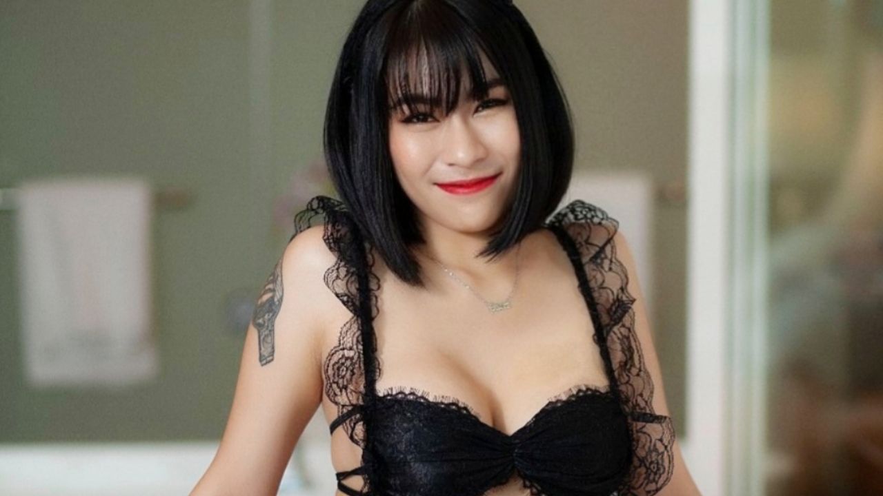 mymint : #show face # masturbate #handjob #horny #thai #sensual  
#bigboobs