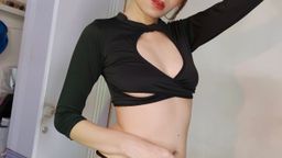 jenzhen : 妹妹穿上情趣服装乱乱摆动🫢
越摆越刺激🫣 这次有露脸摆动
摆了后,再舔舔棒棒,舔累了就去厕所插插,恐怕插出生理期的物体出来🫣 再回房不停的刺激豆豆,感觉豆豆好震,好够力🥵 高潮声音哥哥听了就硬🥵
玩够了,再来一次尿尿➕洗澡🛀秀。妹妹好辣🌶️🌶️