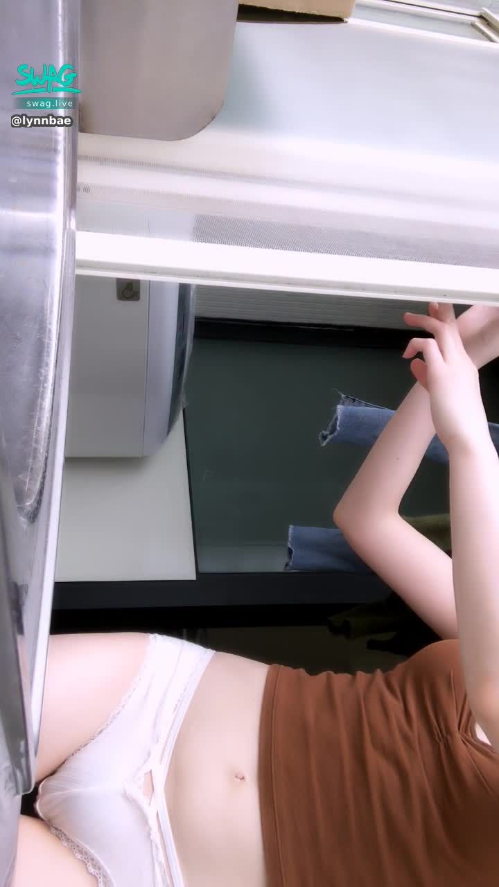 lynnbae : 你跟姐說實話 你對姐有意思沒🤨
