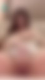 kathyicup : 沒有辦法滿足我只好自己自慰了⋯張開腿讓你看我的無毛粉紅穴穴、又大又軟的巨乳、可愛的騷臉⋯讓你湊近我的小穴舔我⋯埋在我的胸部裡⋯我這麼可愛又性感 不能滿足我的話太不應該了你說是不是?嘻嘻😈🙈👅💦🍆🔞