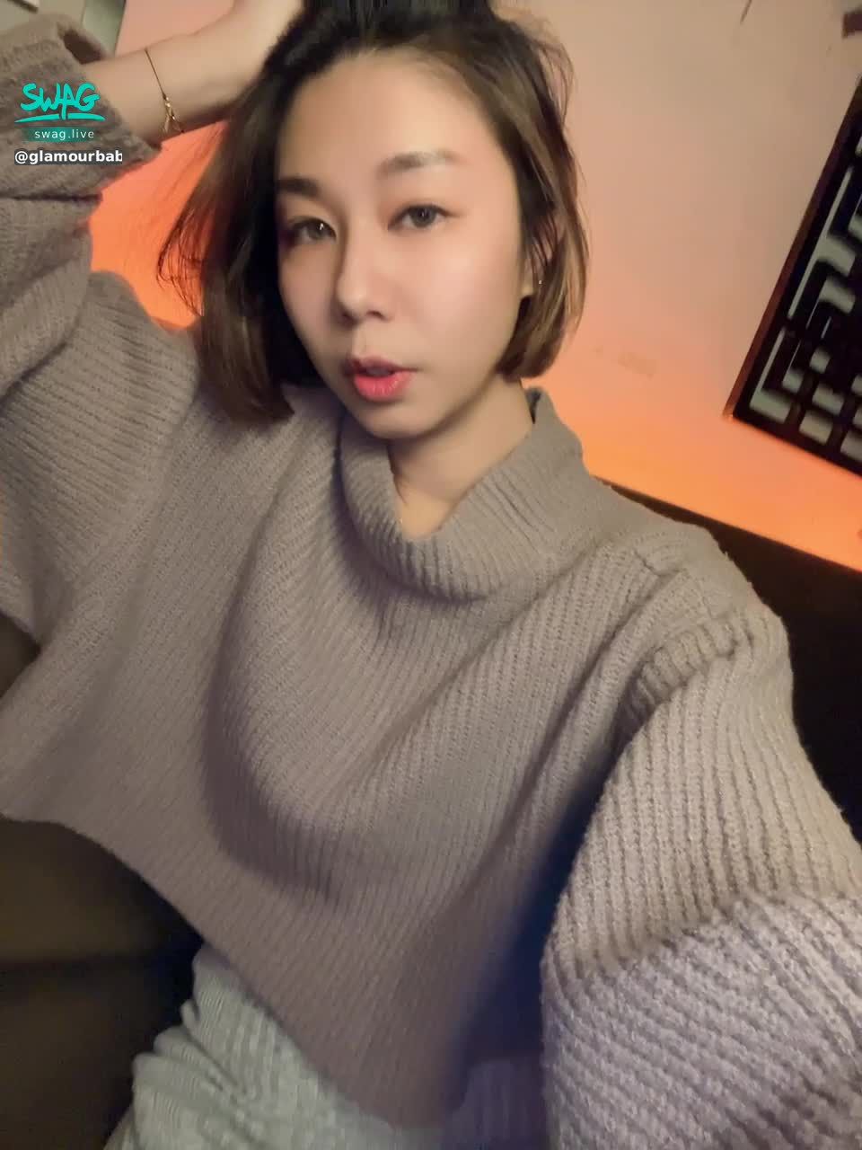 glamourbaby : 🍑這位就是喝酒後喜歡跟我親親的女人😘