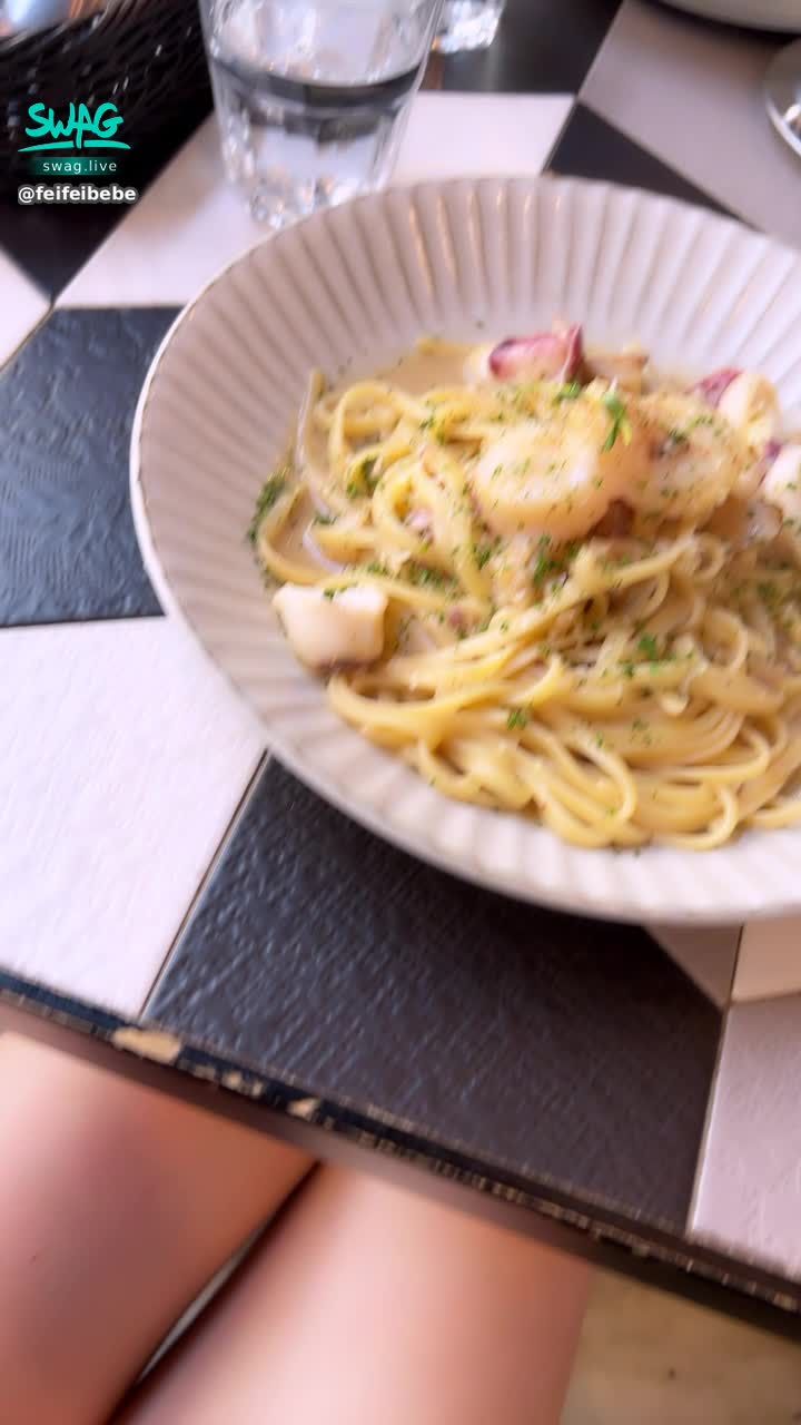 feifeibebe : 今日有約❤️ 悠閒的一天 吃著早午餐😳

想要吃飯約會的粉粉刷5架飛機✈️就可以嘍❗️
