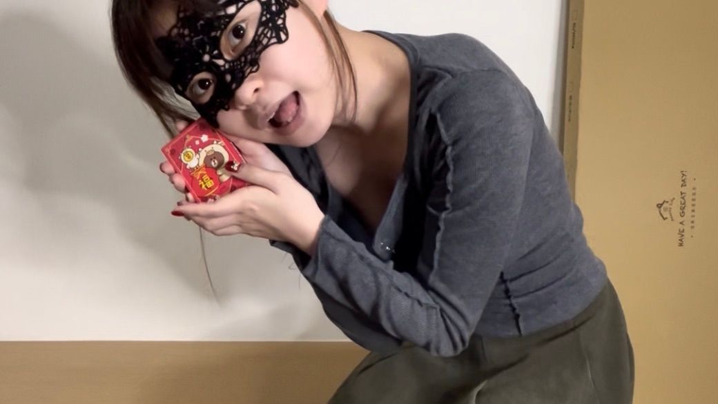 sexyemily : 玩大老二遊戲，輸了就要玩真老二❗️