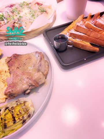 feifeibebe : 今日有約❤️ 早午餐吃起來❗️
現在刷五架飛機✈️即可跟菲菲吃飯約會❗️