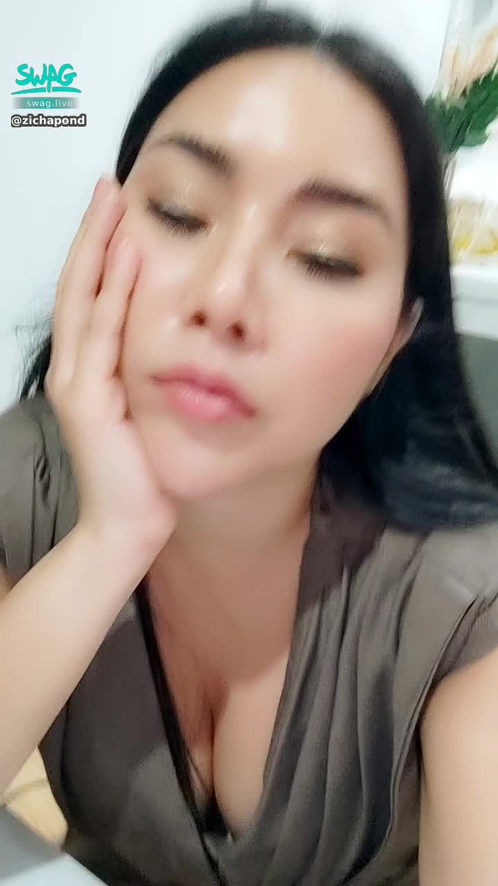 z*******d : im back 😀🤗 #Thailand #sleep