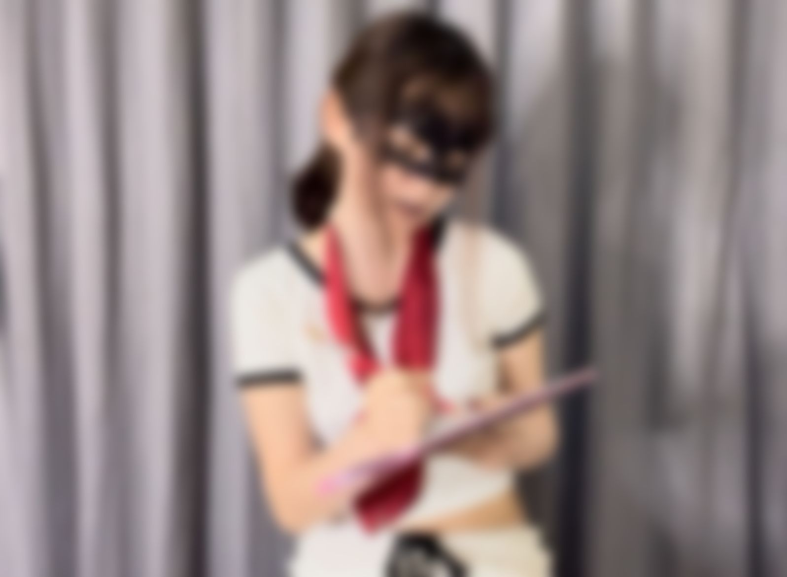 sexyemily : #口交 一看到美女老師，下面老二就忍不住硬起來！剛好女老師也畫一個像暗號的圖案，暗示我可以色色😈
#口交