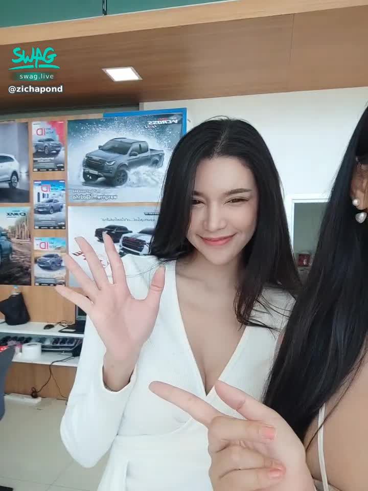 z*******d : 我&朋友 💋🙂🤩#朋友 #泰国人
