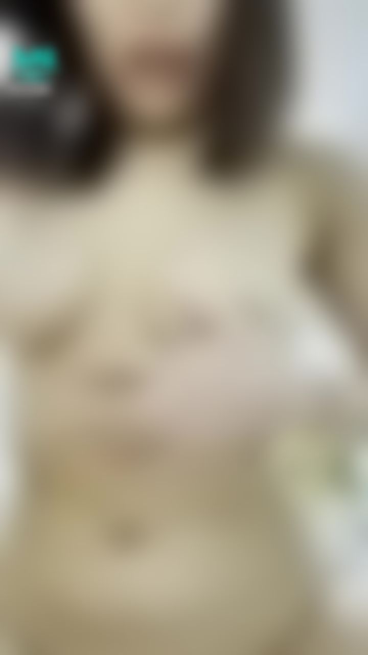 l******i : 又奶又舌頭又小穴😈你的肉棒還不趕快熱滾滾的抽插進來💦人家等不及了
#奶子 #小穴 #舌頭 #舔 #穴穴 #鮑魚 #胸部 #胸控福利 #奶頭 #乳頭 #擠奶 #揉奶 #裸體 #淫蕩 #性感 #白老虎 #無毛 #誘惑