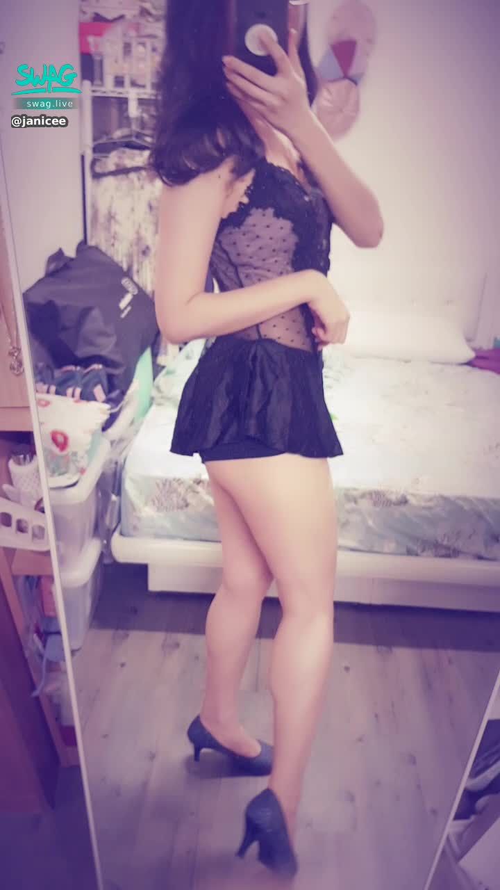 janicee : 美臀線條😍😍😍
玫瑰花拍打彈潤的微笑線😈
透膚網紗蕾絲睡衣💚
美腿芭蕾短裙💋
ballet💗
#網紗 #蕾絲 #黑色 #睡衣 #長髮 #黑髮 #美腿 #高跟鞋 #短裙 #細肩帶 #lace #黑框 #眼鏡 #粗框 #微笑線 #小褲