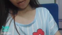 jenzhen : 半夜还没入睡前,就来个自摸爽歪歪 😋😜😝 摸得爽得不得不得了😚😚🔞💦 超爽😆 又想呻吟大声一点,恐怕被听到,接近生理期结束的时候,总是想慰慰😝😝。
#愛撫 #自慰