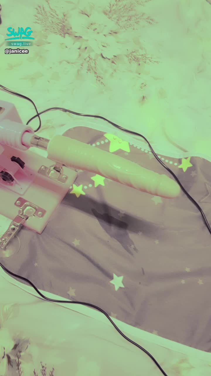 janicee : 用完炮機底下一片潤滑液💦💦💦
aftermaths💋
#炮機 #陽具