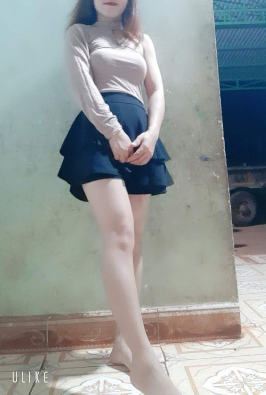  : bướm khôn bướm đậu trên cành.