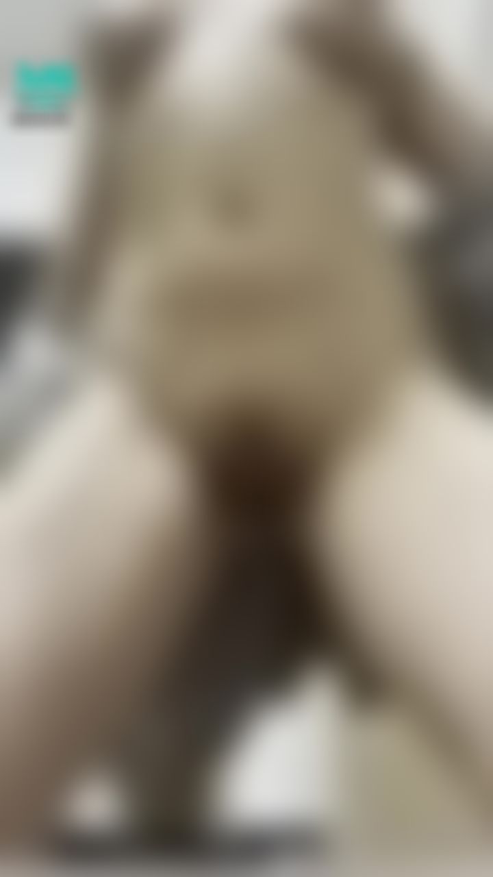 l******i : 這樣夠不夠淫蕩😈超級騷貨慾求不滿愛死被肉棒用力幹💦💦
#胸部 #奶子 #奶 #乳頭 #奶頭 #裸體 #曝露 #小穴 #穴穴 #摸穴 #掰穴 #鮑魚 #粉嫩 #淫蕩 #誘惑 #大衣