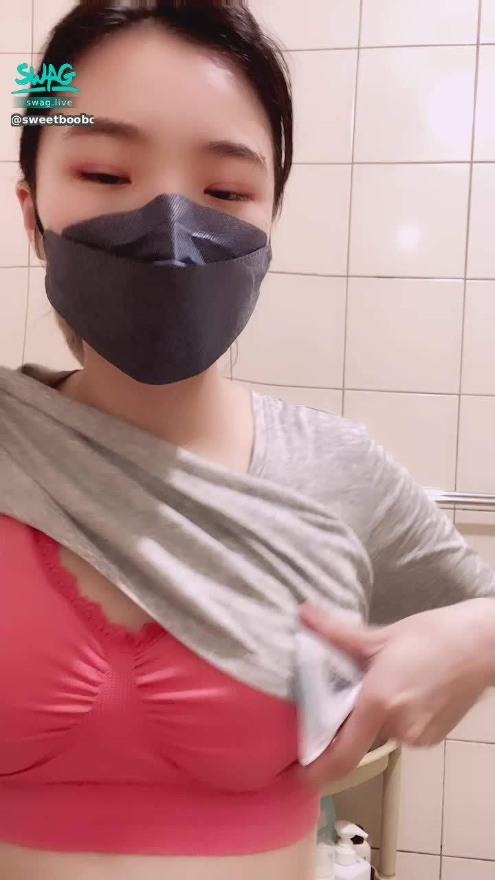 sweetbooboo : 一分半❤️刮腋毛特寫💕💕尼們不是很想看除毛過程嗎？剛好今天有時間 就來拍惹
腋下控請進☺️☺️