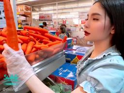miind : I went to the supermarket and saw a carrot. I realized it could help me finish.🥕😛💦💦
#自慰 #手淫 #愛撫