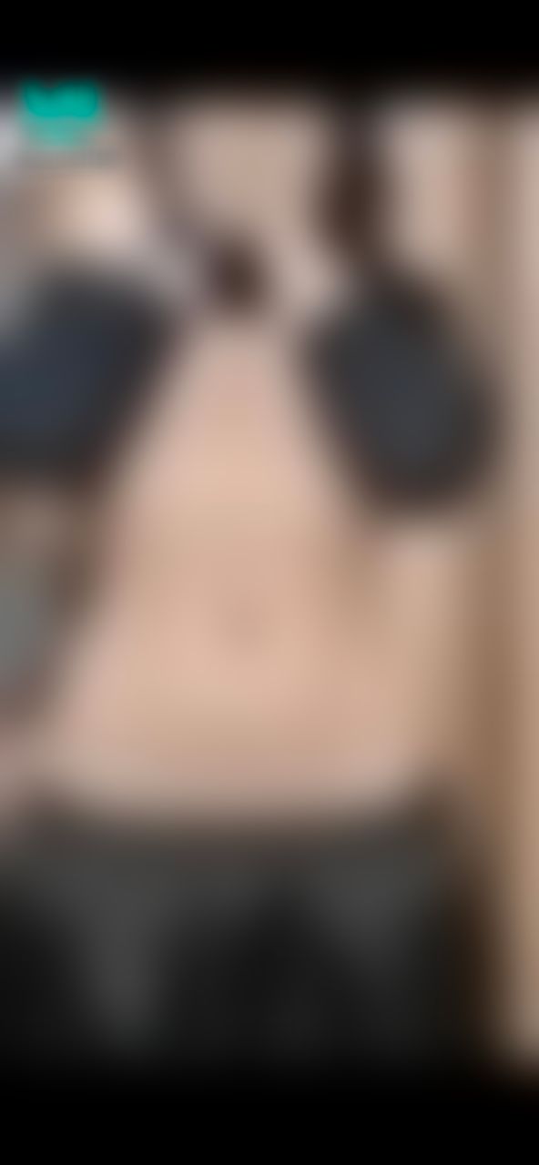 s********y : 今天的肚子平到一個新高度！
#胸控 #乳控 #下乳 #32D #腹直肌 #馬甲線