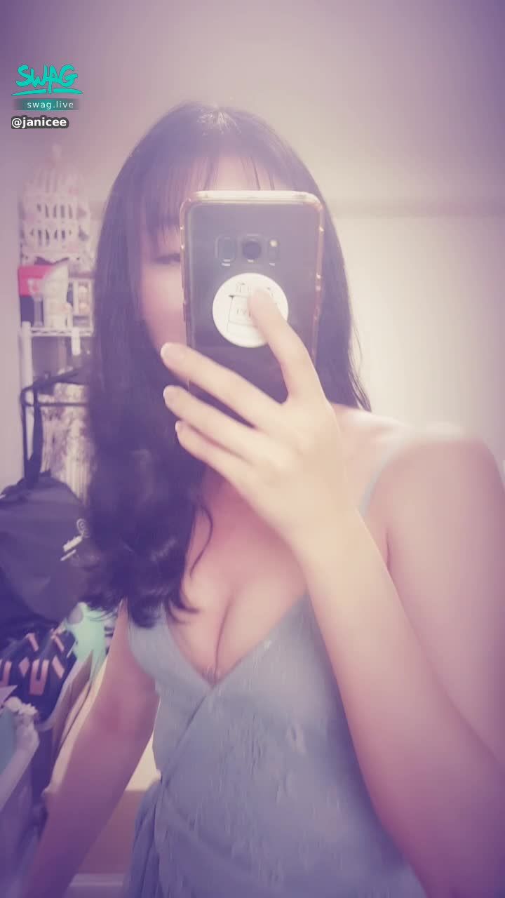 janicee : 性感深V💋
蕾絲長禮服🌸
一直跑出來的nu bra💖
三角地帶只用蕾絲蓋住😈
lace gown💙
#細肩帶 #禮服 #深V #低胸 #隱形胸罩 #美腿 #洋裝 #蕾絲 #肩膀 #黑髮 #乳溝 #赤腳 #指甲油 #長髮 #鎖骨 #赤腳 #裸足 #性感 #nubra #gown #lace